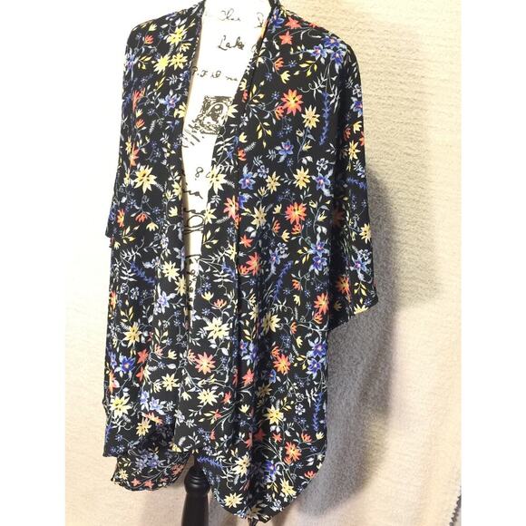 Time and Tru one size Black Floral printed layering piece NWT - Picture 2 of 6